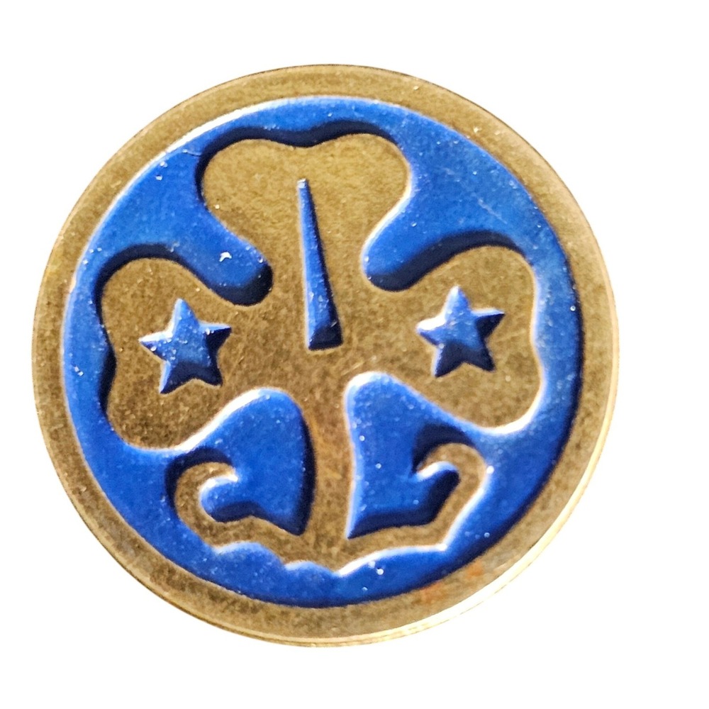 Vintage Girl Scout Trefoil World Association Blue Enamel Gold Tone Pin 0.75 Inch